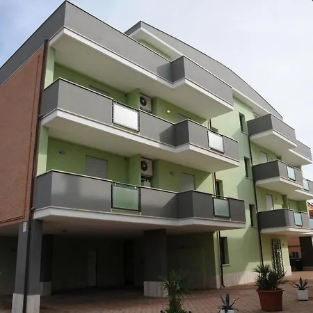 Aparthotel Isa Airport 3*