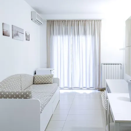 Isa Airport Apartmanhotel 3*