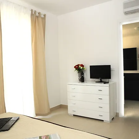 Apartmanhotel Isa Airport 3*