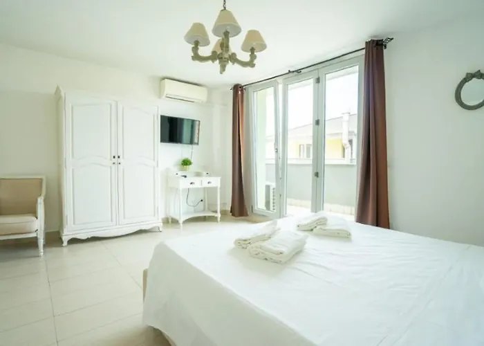Hotel apartamentowy Isa Airport 3*