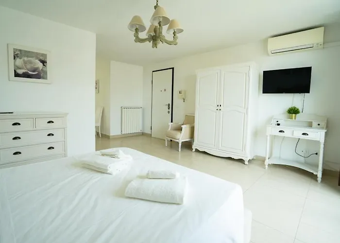 Hotel apartamentowy Isa Airport