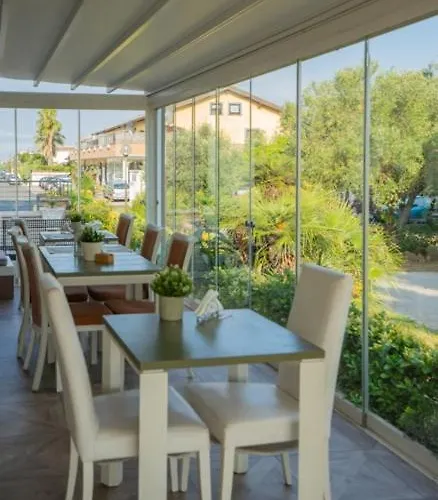 Hotel apartamentowy Isa Airport 3*
