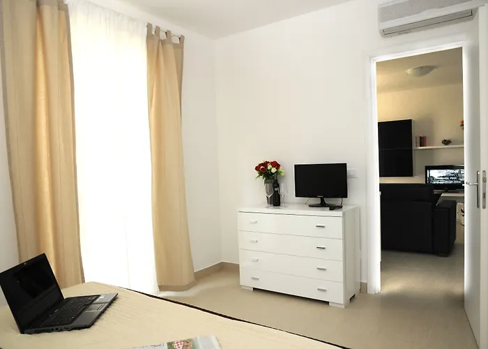 Hotel apartamentowy Isa Airport 3*